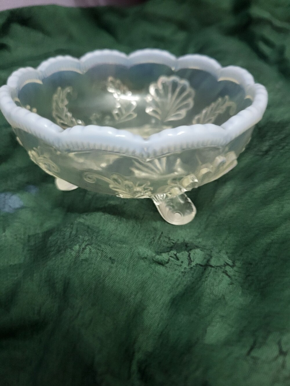 Thomas Jefferson 1900s Victorian-Style 4 Inch Opalescent Glass Footed Bowl -